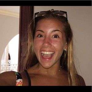 Meet your Posher, Claire